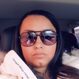 Meet your Posher, Damaris